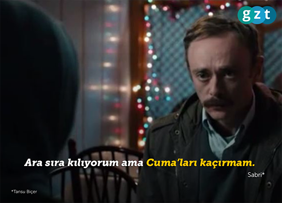 Cihan'ın favori sahnesi:

                                    
                                    
                                    
                                    
                                    
                                    
                                    
                                    Yozgat’ta doğup büyüyen, hayatı boyunca hayallerini gerçekleştirme çabası ile yaşayan berber Sabri’nin hayatta iki amacı vardır. Birincisi kadın kuaförü açmak, ikincisi evlenip bir aile kurmak... Film boyunca birkaç evlenme defa girişiminde gördüğümüz Sabri, sorulara verdiği ikna edici olmayan naif cevapları ve kafasında kurduğu ufak bir matematikle anlattığı hayallerine her defasında destek bulamayışından, tüm girişimlerden eli boş döndü. Kadınları etkilemek için onların dilinden konuşmayı tercih etmeyen ve film boyunca doğallığını koruyan Sabri, kendi doğruları ve hayallerine eşlik edecek birini arıyordu. Ta ki Neşe’yle karşılaşana kadar :) Filmin her sahnesinde büyük bir oyunculuk dersi veren Tansu Biçer, aldığı ödülleri sonuna kadar hak ettiğini herkese gösterdi.
                                
                                
                                
                                
                                
                                
                                
                                