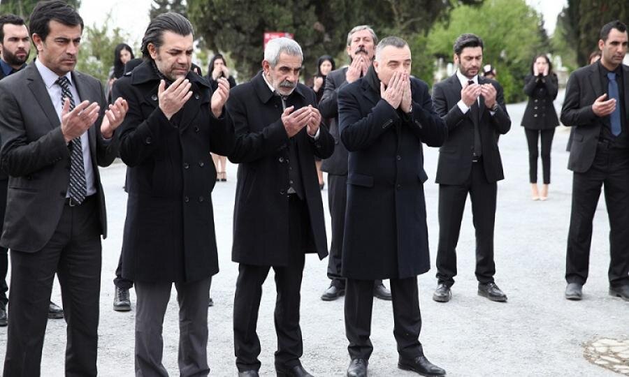 Eşkiya Dünyaya Hükümdar Olmaz
