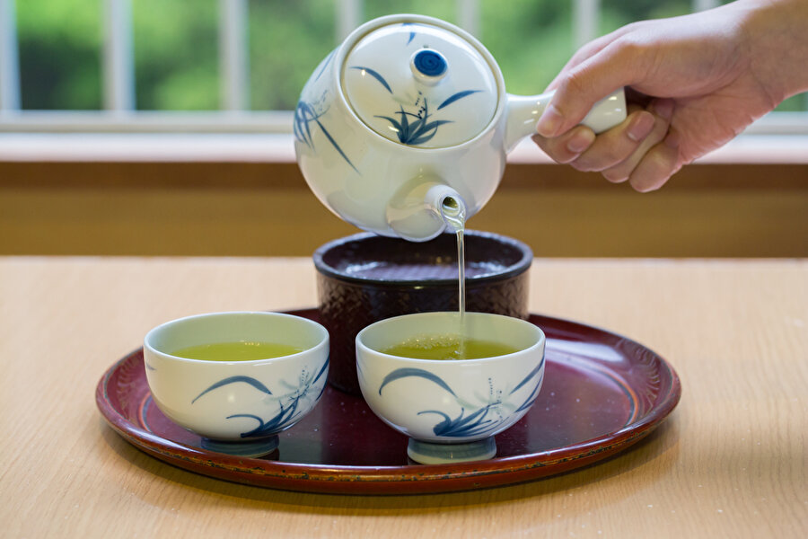 Yeşil çay
Her gün saat 15.00 gibi bir fincan yeşil çay tüketirseniz, huzurlu bir gün geçirirsiniz.