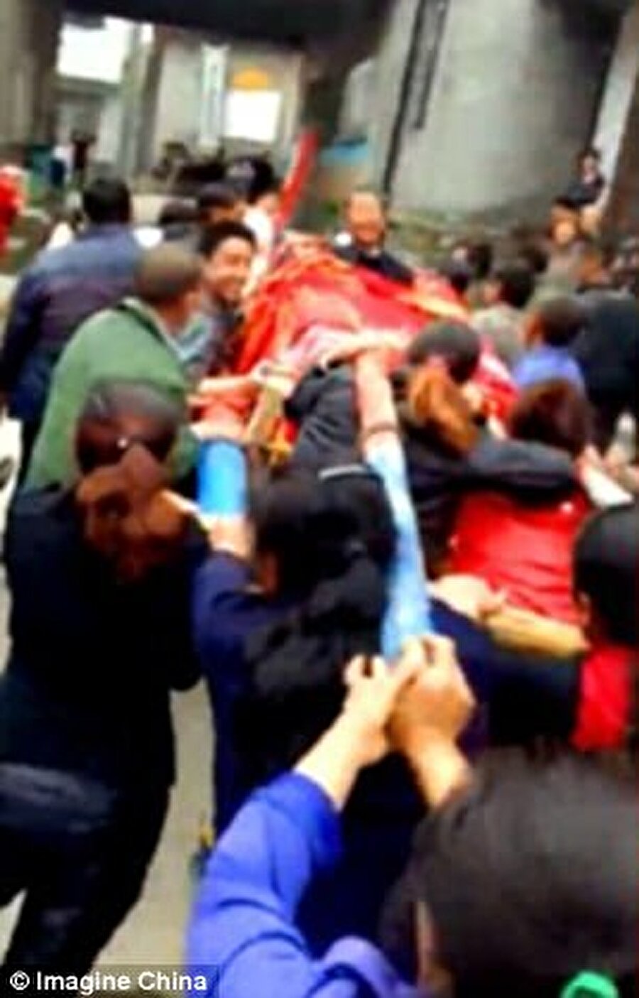 Törene katılanlar Lin Guozhong için bol bol gözyaşı döktü. 