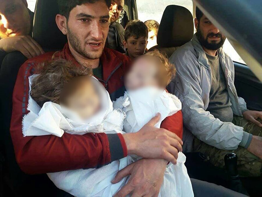 4 Nisan Salı: Esed rejimi İdlip'i kimyasal silahla vurdu, 20'si çocuk 100'den fazla kişi hayatını kaybetti.

                                    
                                    
                                    St. Petersburg'daki saldırının yankıları henüz sürerken, İdlib'de yaşanan katliam dünyanın gözünü bir kez daha Suriye'ye çevirdi. Suriye'nin İdlib kentine düzenlenen kimyasal saldırıda 20'si çocuk 100'den fazla kişi hayatını kaybetti. Saldırının ardından ABD, Esed rejimini saldırıdan sorumlu tutarken, rejim ve Rusya bu iddiaları yalanladı.
                                
                                
                                