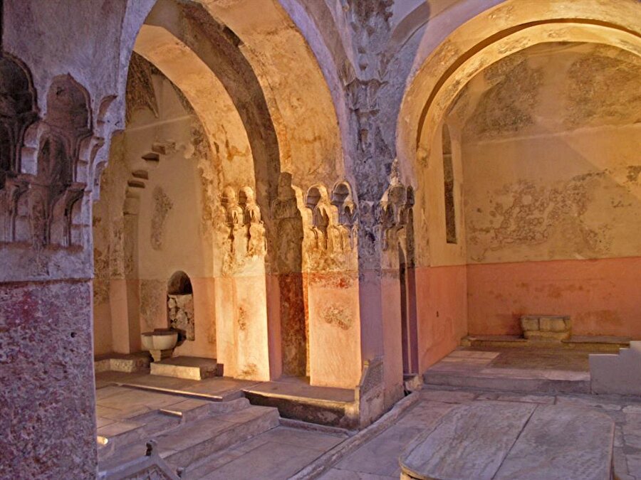 Çemberlitaş Hamamı
Hamam, 1584 yılında Mimar Sinan tarafından yaptırılmıştır. 
