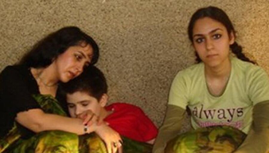 Zahra Kamalfar
Zahra Kamalfar oğlu Davood ve kızı Anna'yla birlikte yaklaşık 16 ay boyunca Rusya'da bir havalimanında yaşadı. Zahra Kamalfar'ın eşi İran'da idam edildikten sonra aile Kanada'ya gitmek istedi. Aile önce Türkiye’ye ardından da Rusya’ya gitti. Ancak Rus yetkililer aileyi aylarca ülkeden çıkarmadı.