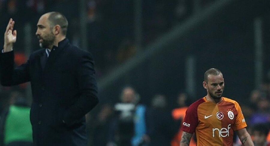 Başakşehir maçı sonrası soyunma odasında kramponlar havada uçuştu
