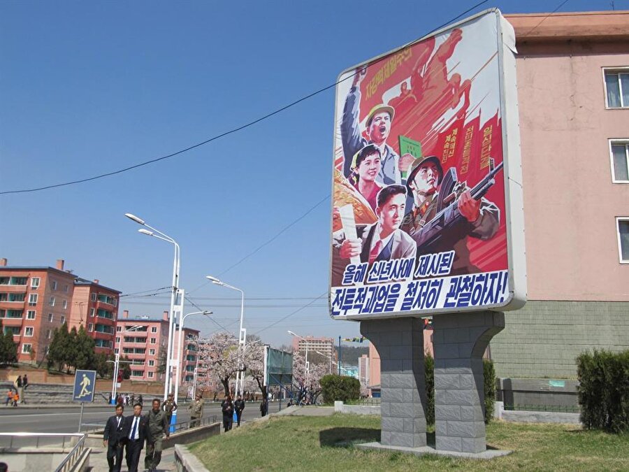  CNA muhabiri Jeremy Koh'un(@JeremyKohCNA) Kuzey Kore'deki son durum ile ilgili twitter hesabından paylaştığı fotoğraflar...

                                    
                                    
                                    
                                
                                
                                