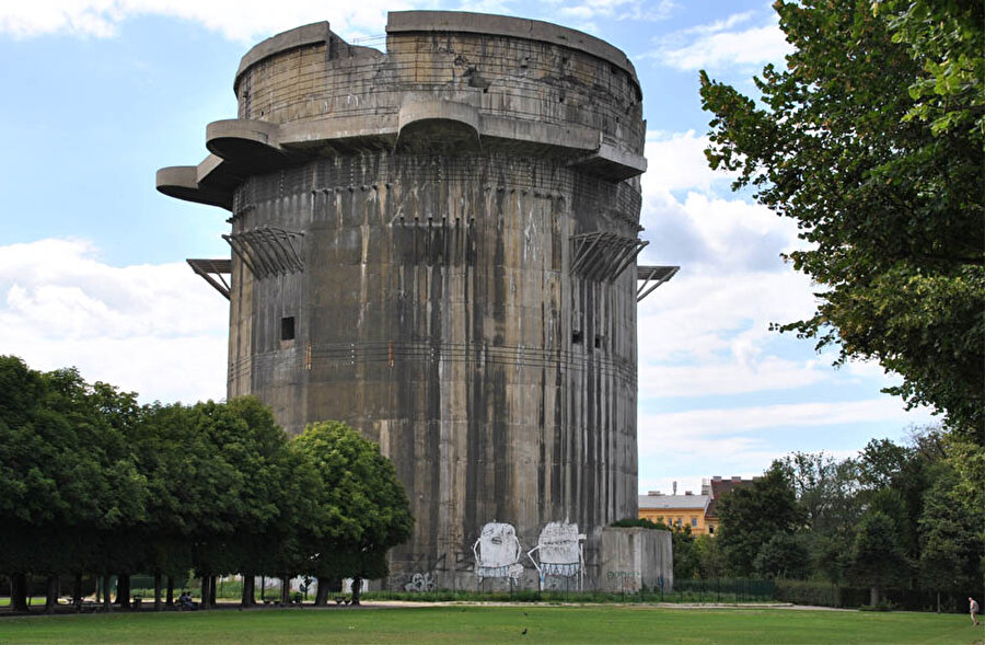 Uçaksavar Kulesi (Flak Towers)
Uçaksavar Kulesi, Avusturya'yı caydırmak için Berlin'de inşa edildi.