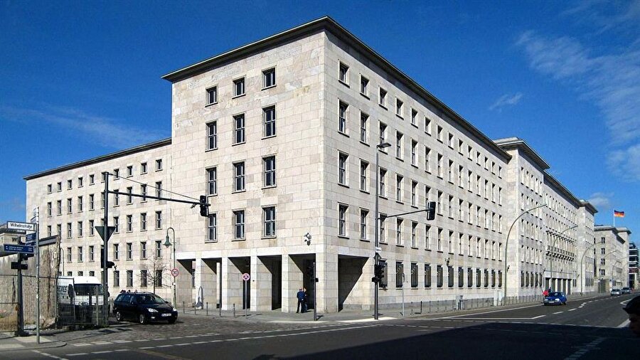 Reich Air Ministry
Nazi Hava Kuvvetleri Komutanlığı binası.