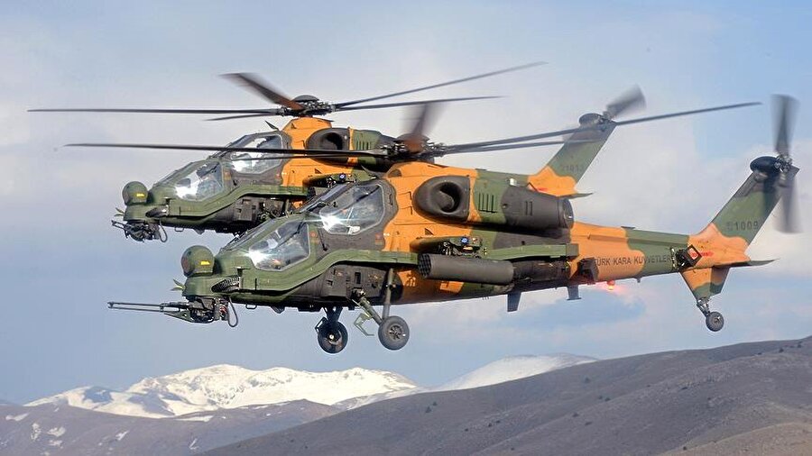 Milli savaş helikopteri: ATAK

                                    
                                    
                                    
                                    Türkiye'nin ilk milli helikopteri olan ATAK, 2011'de başladığı yer ve uçuş testlerini 2014'te tamamladı. Aynı yıl da ilk helikopter Kara Kuvvetleri'ne teslim edilerek göreve başladı. ATAK, ilk etap test sürecinde aşırı soğuk ve aşırı sıcak, kar, yağmur, irtifa testlerini, fonksiyonel testleri, elektromanyetik uyumluluk testlerini, görev senaryo testlerini, burun topu, roket testleri gibi son derece zor bir test sürecini bitirdi.Helikopter TSK'ya teslim edildikten sonra da elektronik sistemlerle yerli silah sistemlerinin testleri devam etti. Güdümlü mühimmatların testleri tamamlandı ve bu sistemler görev yapan 19 ATAK Helikopteri'nde kullanılmaya başlandı.Prototip ve seri üretimleri TUSAŞ tarafından gerçekleştirilen ATAK Helikopteri'nin 19'uncusu ocak ayında Kara Kuvvetleri Komutanlığı'na teslim edilmişti. TSK ve TUSAŞ, toplamda 59 adet ATAK Helikopteri için anlaştı. ATAK'ın 20 ve 21'incisinin de bu ay için de göreve başlamak üzere TSK'ya teslim edileceği duyuruldu. Şu an 19 ATAK helikopteri özellikle Doğu ve Güneydoğu'da terör örgütü PKK'ya karşı amansız bir mücadele veriyor.
                                
                                
                                
                                