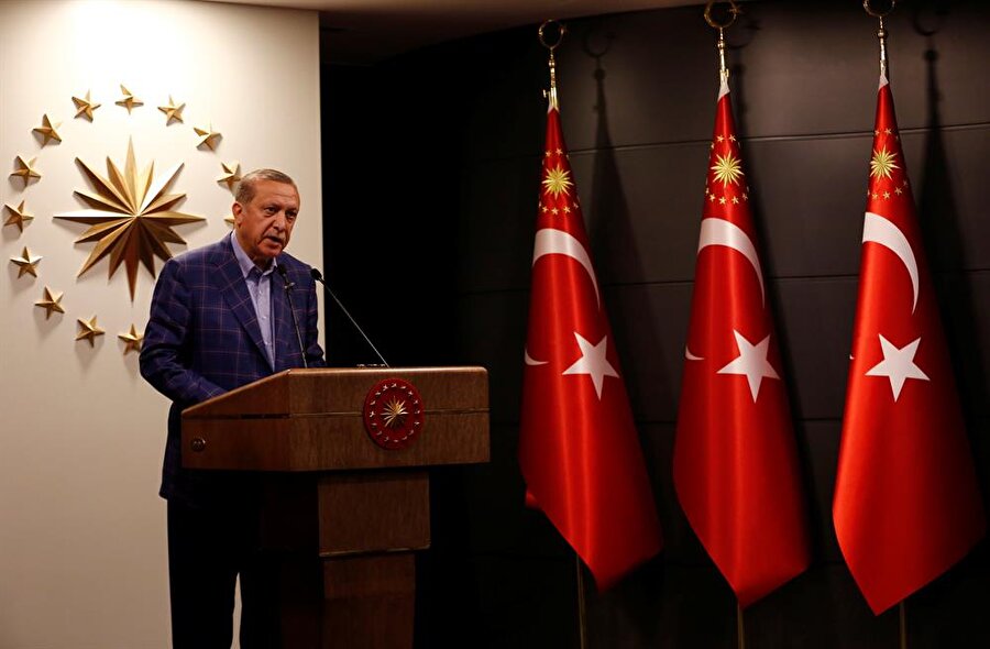 Cumhurbaşkanı Erdoğan Huber Köşkü'nde konuşuyor