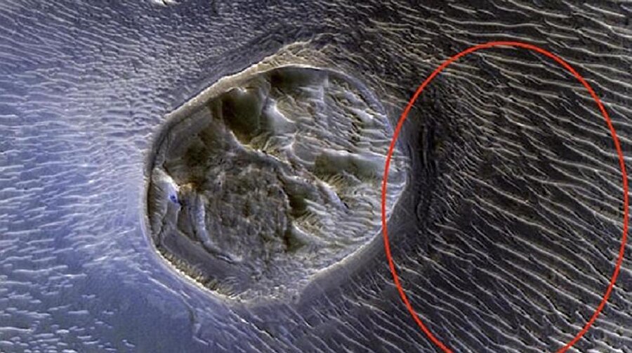 Mars fotoğraflarında esrarengiz yapı: Uzaylıların inşa ettiği yer altı şehri olabilir