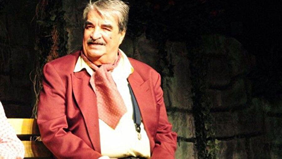 Tiyatro oyunları, TV dizileri, sinema fimleri
1961 yılında Eskişehir Belediye Tiyatrosu’nda profesyonel olan Kayabaş, birçok tiyatro oyununda, TV dizilerinde ve sinema filmlerinde de rol aldı