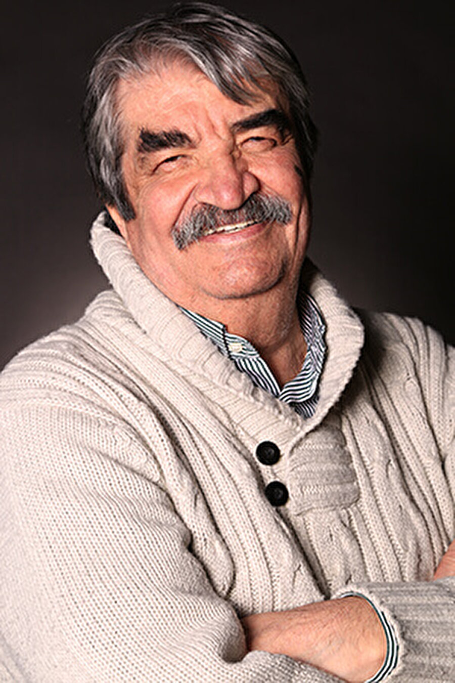 Seslendirme yaptı
Sanatın neredeyse her alanına katkıda bulunan Kayabaş, Winnie The Pooh'yu 14 yıl seslendirdi.