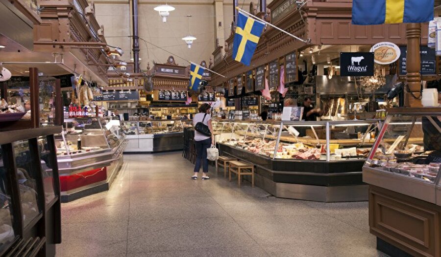 Sadece köfte yenmiyor!

                                    İsveç'te sanıldığı gibi yalnızca köfte yenmiyor. İsveç mutfağında deniz mahsullerini yeri ayrıdır.
                                