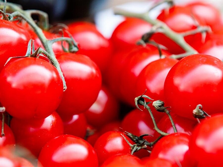 Domates
Orta boy bir domatesin kalorisi 25 kaloridir.