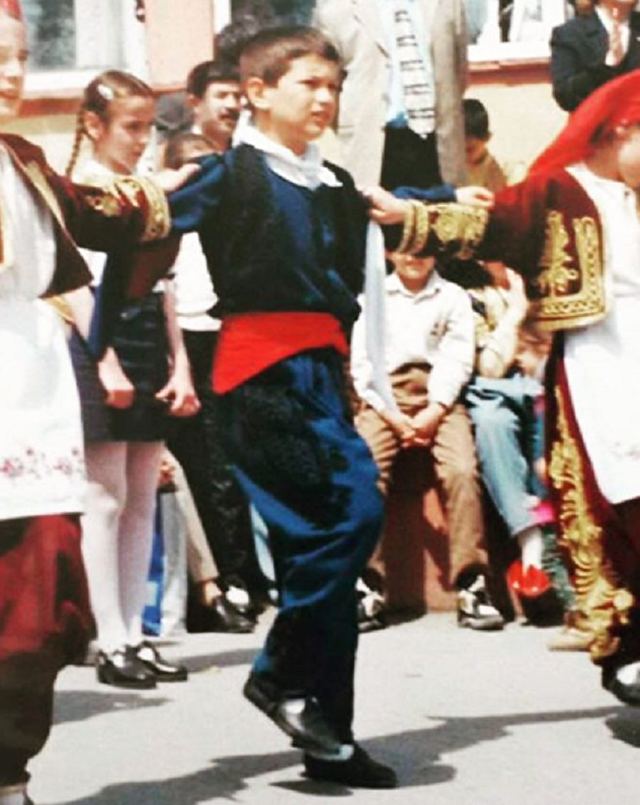 Ünlülerden 23 nisan paylaşımı