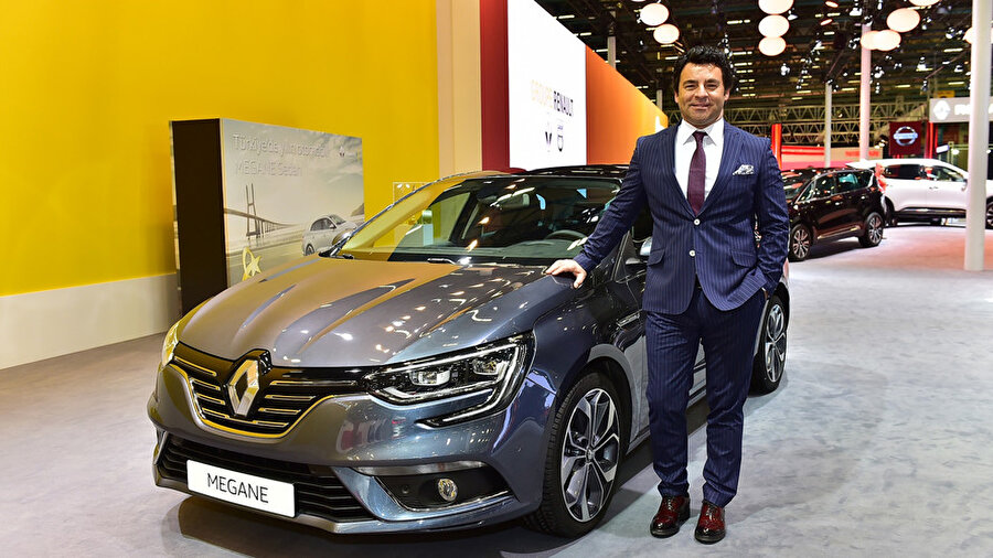 Renault Megane
Gelelim Oyak Renault'un Türkiye'deki yani Bursa'daki fabrikasında üretilen ve yakın zamanda ödül alan modeli Renault Megane'a, fuarın en çok dikkat çeken otomobillerinden biri olan Megane'ın Türkiye'deki satış fiyatı ise 68 bin TL'den başlayacak.