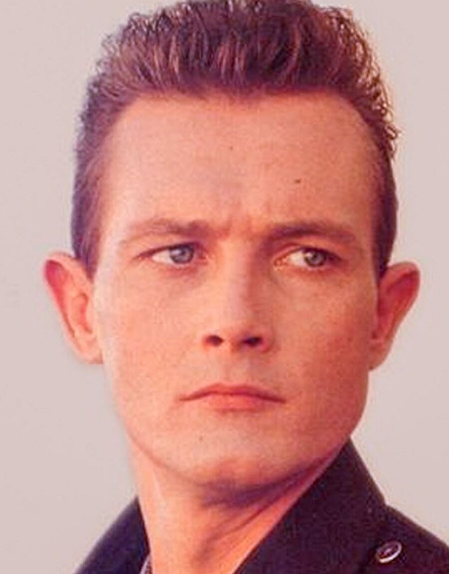 Robert Patrick
