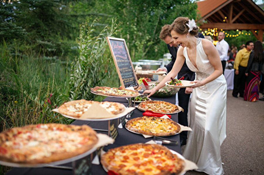 Misafirleriniz için bolca pizza siparişi verebilirsiniz

                                    
                                