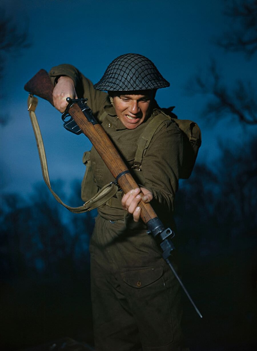 6.Alman Harekâtı Alfred Campin, Durham Light Piyade İngiltere'de eğitim sırasında / Mart 1944

                                    
                                    
                                    
                                    
                                
                                
                                
                                