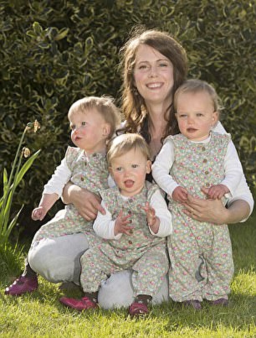 Aile şoke oldu

                                    
                                    İngiltere'nin Canterbury kentinde yaşayan 37 yaşındaki Jonale Broad doktora gittiğinde üçüz bebeklere hamile olduğunu öğrendi. Ancak doktorlar kısa süre içinde bu durumda bir terslik olduğunu anladı. 
                                
                                