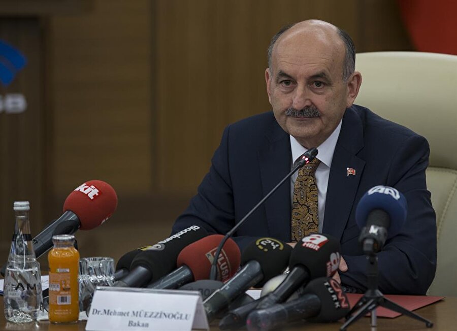 Çalışma Bakanı Mehmet Müezzinoğlu: 1 Mayıs'ta Tandoğan'dayız
Çalışma Bakanı Mehmet Müezzinoğlu, "1 Mayıs'ı Taksim'de kutlamak için ısrarlı olunmamalı. 1 Mayıs için güvenlik öncelikli konudur. 1 Mayıs'ı Ankara'da Tandoğan'da kutlayacağız" ifadelerini kullandı. 