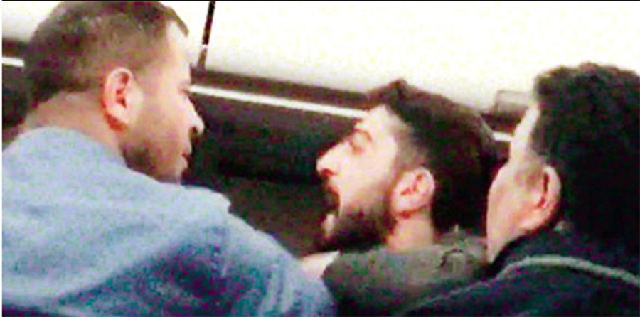 ​Uçakta yolcular kavga etti: 'İn ulan aşağı'.