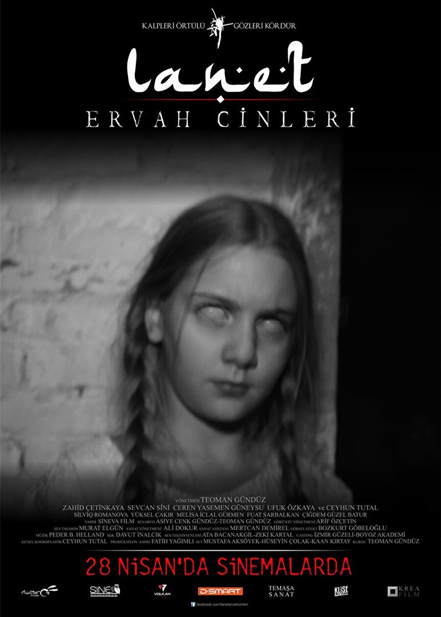 Lanet: Ervah Cinleri
Zahid Çetinkaya, Sevcan Sini, Ufuk Özkaya ile Ceren Yasemen Güneysu'nun oynadığı "Lanet: Ervah Cinleri" adlı filmin yönetmenliğini, Teoman Gündüz yaptı.


Korku ve gerilim türündeki film, sinema bölümü okuyan dört üniversite öğrencisinin gerçek olay ve söylentiler üzerine terk edilmiş bir köye yaptıkları gezi ve orada yaptıkları araştırma boyunca başlarına gelen olayların etrafında dönüyor.