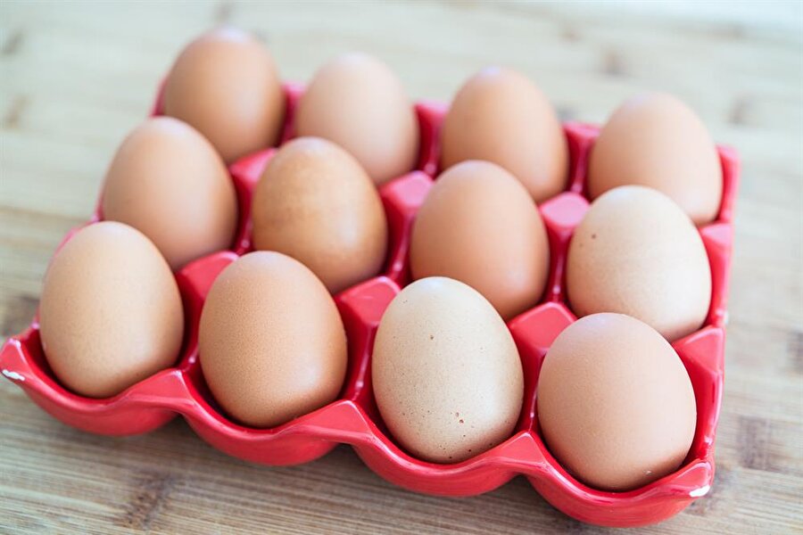 Yumurta

                                    
                                    Yumurta saçların yıpranmasını ve dökülmesini azaltır. Beslenme programınızda yumurtaya yer verirseniz; saçlarınız daha hızlı uzar.
                                
                                