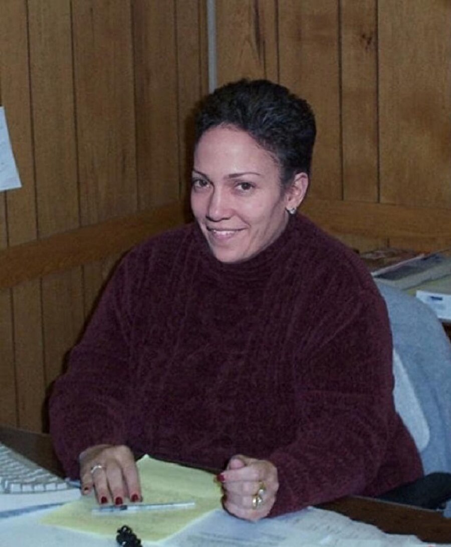 Photoshop ustalarının çalışmasına maruz kalan Jennifer Lopez.