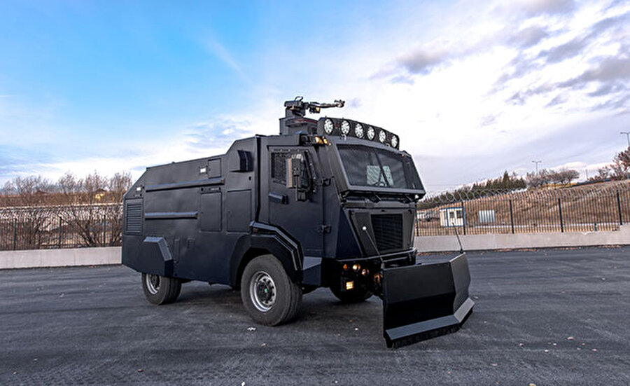 Nurol Makina'nın ilk kez görücüye çıkaracağı bir diğer ürün Ejder  Kunter Zırhlı Personel Taşıyıcı olacak.
Araç, güvenlik güçlerinin hizmetindeki Ejder TOMA araçlarıyla  kullanılabilecek konseptte tasarlandı. Zırhlı personel taşıyıcı araç, Ejder TOMA  ile birlikte sergilenecek.
