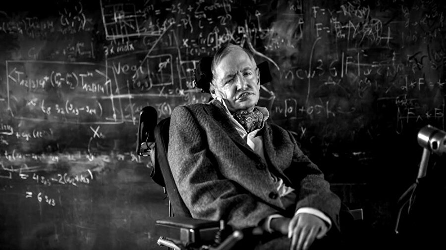 S. Hawking Dünya'nın geleceğiyle ilgili önemli açıklamalar yaptı.
