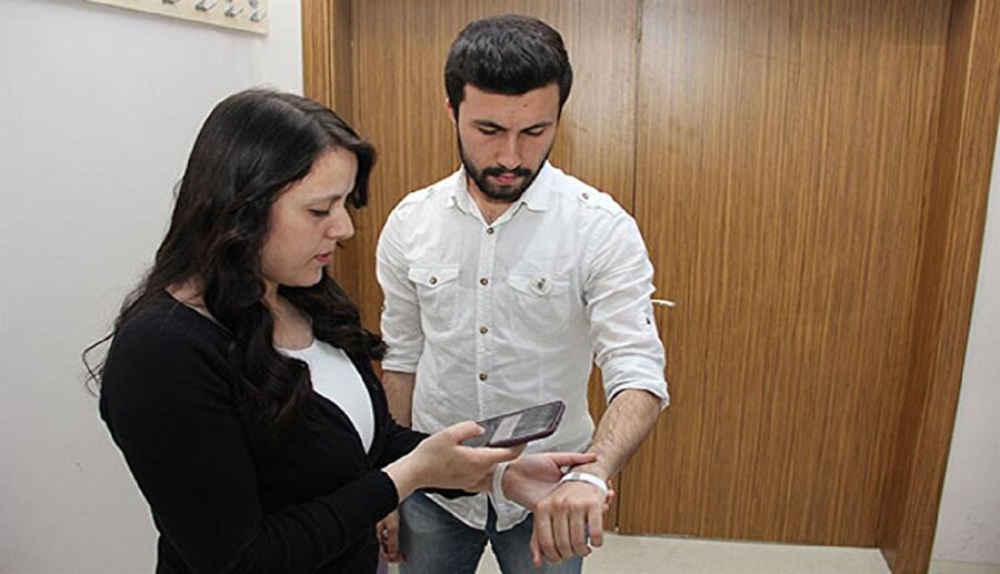 Erzincan Üniversitesi öğrencileri kaybolma riskine karşın "engelsiz bileklik geliştirdi."