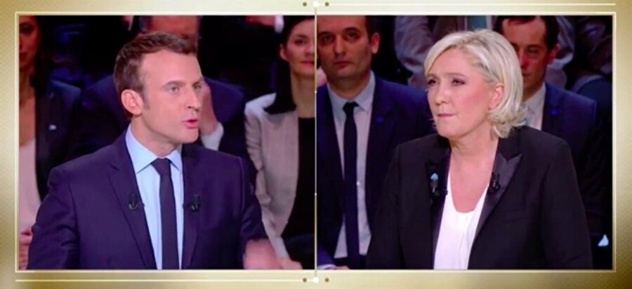 MACRON: FRANSA İNSANLIK SUÇU İŞLEDİ
Cezayir katliamı hakkında Macron'un "Fransa, insanlık suçu işledi" dediğini hatırlatan Le Pen, "Siz Cumhurbaşkanı olarak böyle diyorsanız o ülkenin gençleri tabi gelip Fransa'dan intikam almak ister. 
Terörizmde kendi payınız olduğunu da tanıyın" dedi.

Le Pen, Macron'un terörizm konusunda hiçbir teklifi bulunmadığını ifade ederken Macron, Le Pen'in terörizme karşı vatandaşlıktan atma teklifine "kendini patlatanlar, intihar saldırıları düzenleyenleri vatandaşlıktan atmakla mı korkutacaksınız" ironisini yaptı.
Terörizm, Avrupa Birliği, büyük şirketlerin ülkeden gitmesi, sağlık, işçi hakları, işsizlik, emeklilik gibi önemli konuların sorulduğu tartışmada her iki aday da çok farklı programlar sundu.