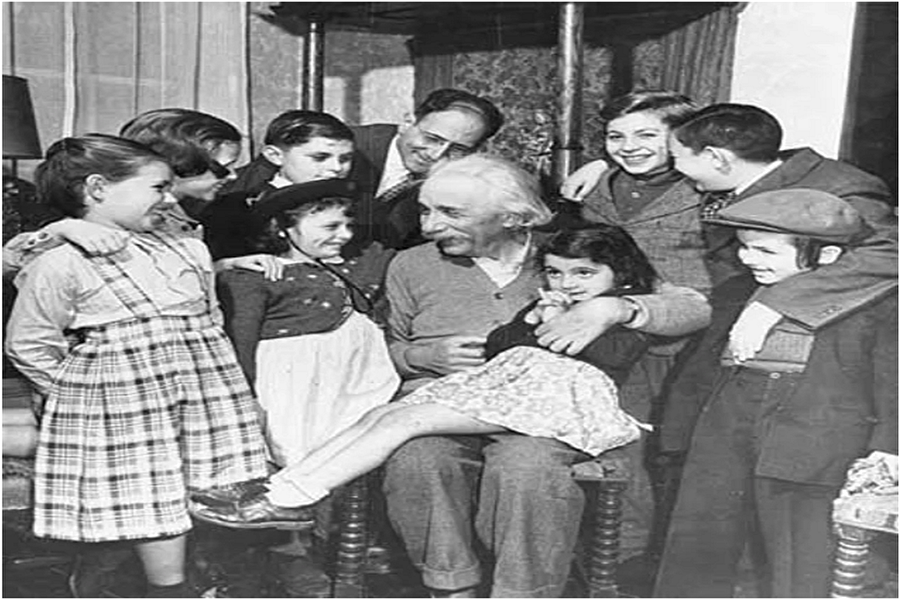 ​Bilim insanı olmak isteyen bir kız çocuğuna Einstein'ın yazdığı dahice mektup