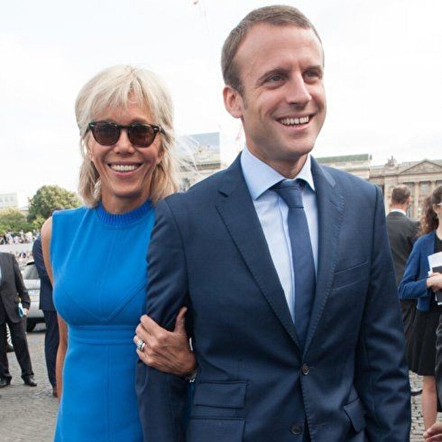 Yaş farkı "24"

                                    Fransa'nın yeni Cumhurbaşkanı Emmanuel Macron 39 yaşında. Eşi Brigitte ise 63 yaşında. İkilinin arasındaki yaş farkı ise 24.
                                