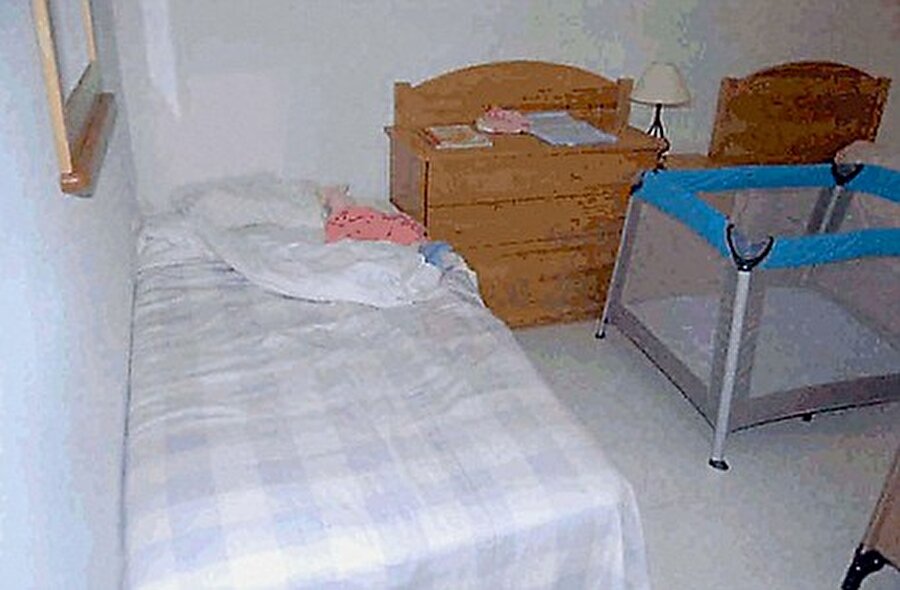 Saat 21.45 sularında yarım saatlik yeni kontrol için odaya giden çift, odaya geldiğinde pencerenin açık olduğunu fark eder.Dört yaşındaki kızları Madeleine ise odada yoktur.