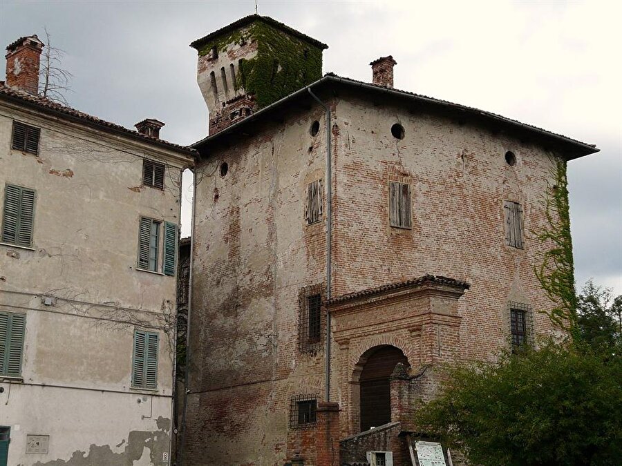 Legambiente’nin geçtiğimiz sene hazırladığı raporda, nüfusun yer değiştirmesinden dolayı İtalya’da yaklaşık 2 bin 500 köyün terk edilme riskiyle karşı karşıya olduğu ortaya çıkmıştı. 