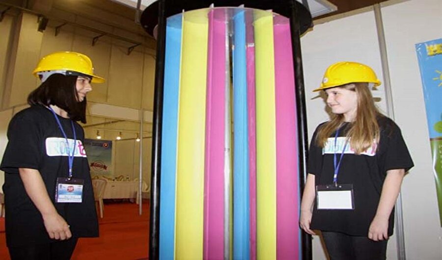 ​İlkokul öğrencileri yaptı: Güneş, rüzgar, kar ve yağmurdan elektrik üreten cihaz