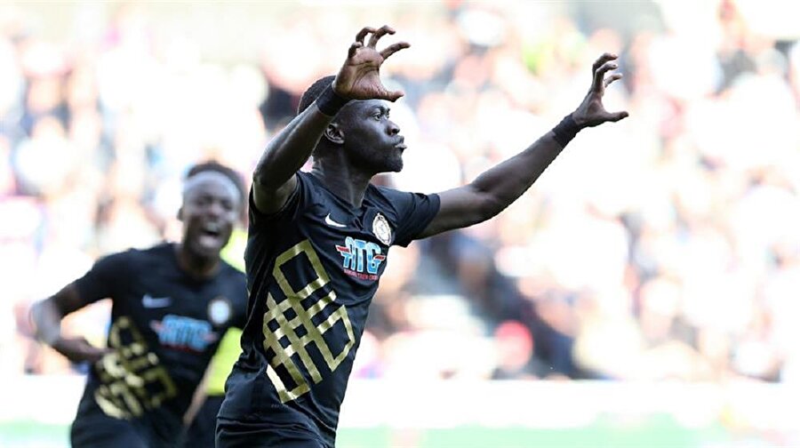 Süper Lig'in ilk transferi gerçekleşti: Trabzonspor yıldız futbolcuyla her konuda anlaştı