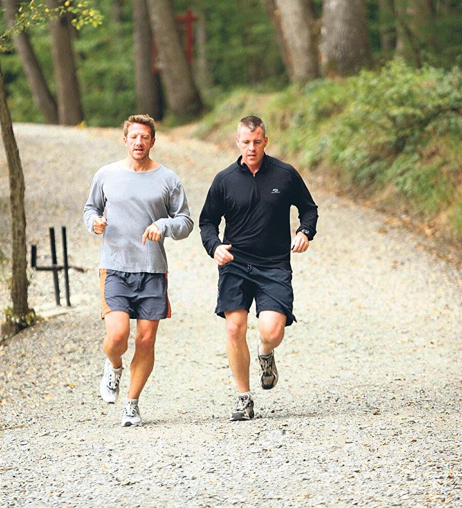 Koşu
İskoçya’da Robert Gordon Üniversitesi’nde yapılan araştırmaya göre, haftada 15 km koşmak Alzheimer riskini yüzde 40 azaltıyor. 