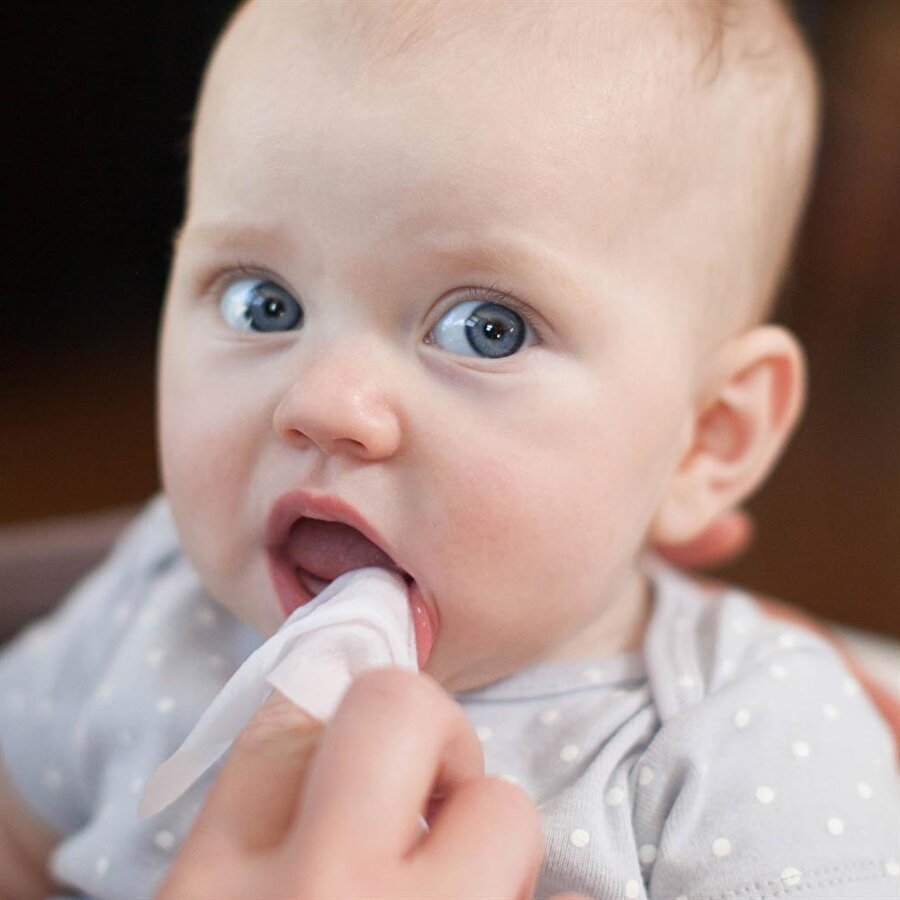 Zeytinyağı

                                    
                                    
                                    Bebeklerinizin diş etlerini birkaç damla zeytinyağı ile ovalayın. Zeytinyağı sayesinde bebeklerinizin kaşıntısı azalabileceği gibi diş çıkarması da kolaylaşacak.  
                                
                                
                                