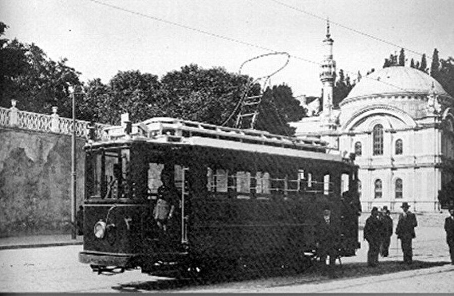 Tramvay hattı açıldı
14 Kasım 1871'de Eminönü-Aksaray tramvay hattı açıldı. 