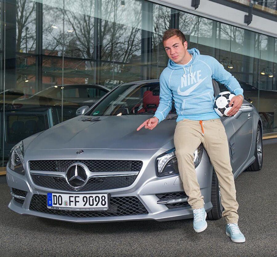 Almanya'nın yıldız oyuncusu Mario Götze ise Mercedes kullanıyor. 
