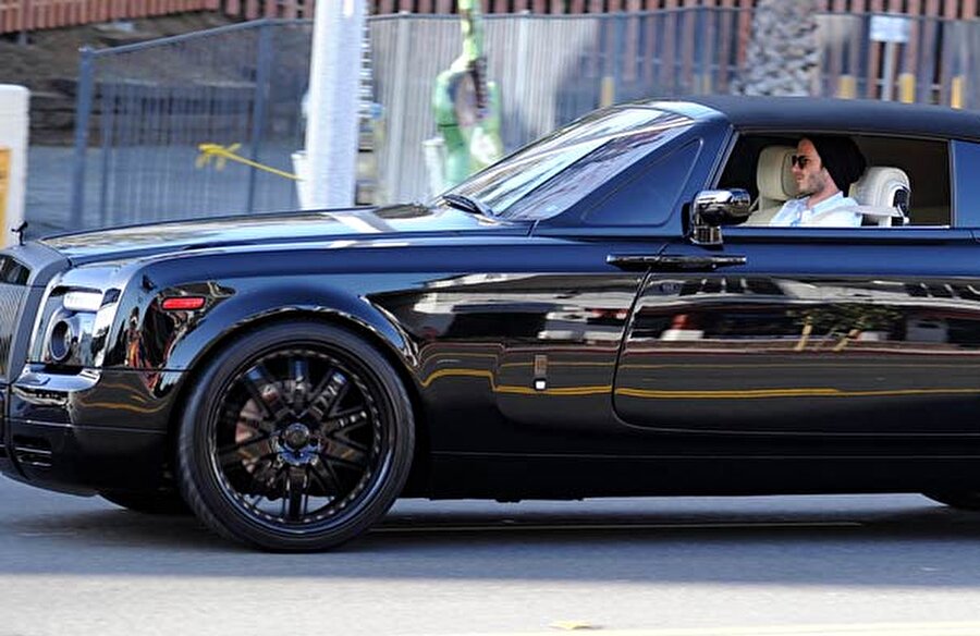 Efsane futbolculardan David Beckham ise Rolls Royce kullananlardan. 
