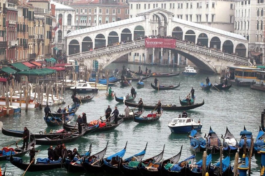 Venedik / İtalya

                                    
                                    
                                    
                                    
                                    
                                    
                                
                                
                                
                                
                                
                                