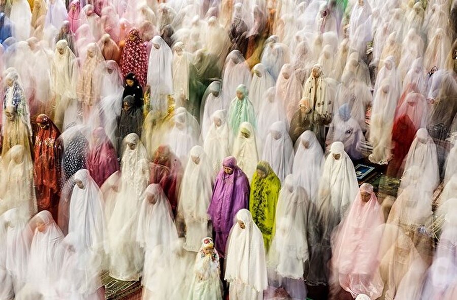 Ramazanda ibadet edenler (Cakarta, Endonezya), Pradeep Raja

                                    
                                