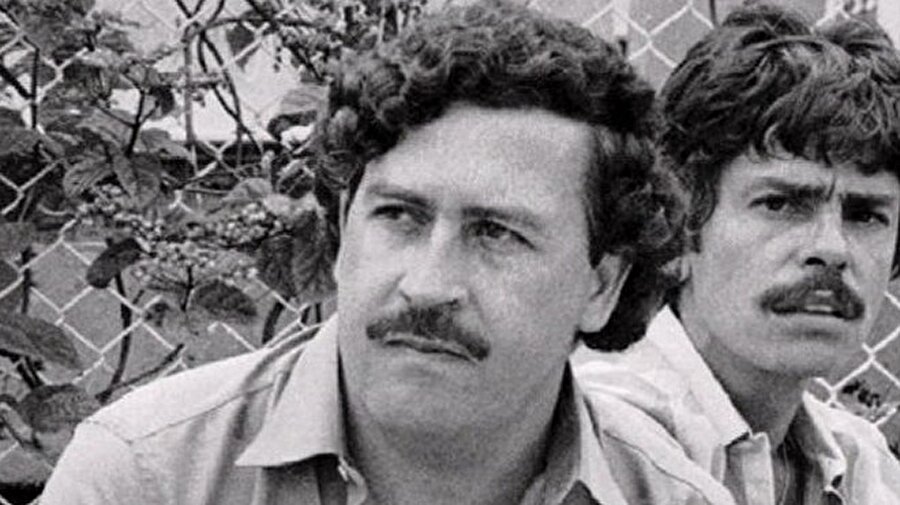 Escobar tüm mahkumların serbest bırakılması karşılığında ülkenin tüm dış borcunu ödeyeceğini Kolombiya hükümetine iletmiş ama bu teklif kabul görmemiştir.

                                    
                                    
                                
                                