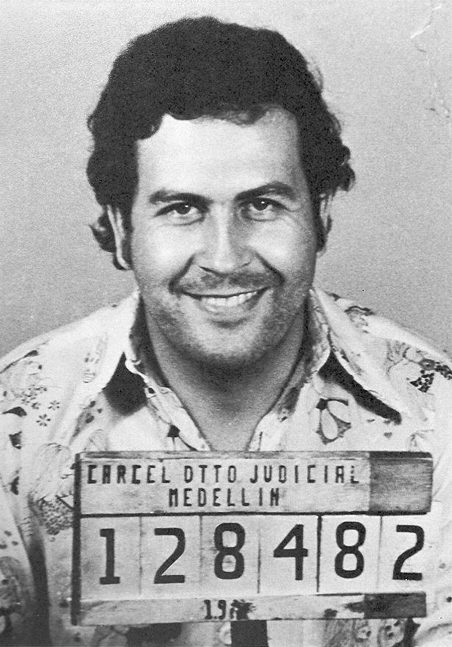 Tüm mal varlığını kokaine borçlu olan Escobar’ın hiç kokain kullanmadığı ve ağzına aldığı en tehlikeli madde esrar olduğu söyleniyor.

                                    
                                    
                                    
                                
                                
                                