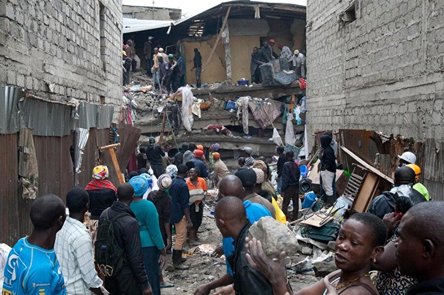Kenya'daki bina şiddetli rüzgar nedeniyle yıkıldı.
