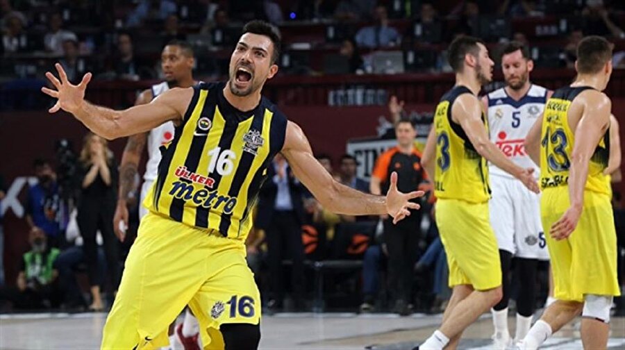 ​Fenerbahçe Real Madrid'i devirdi: Sosyal medyada capsler patladı